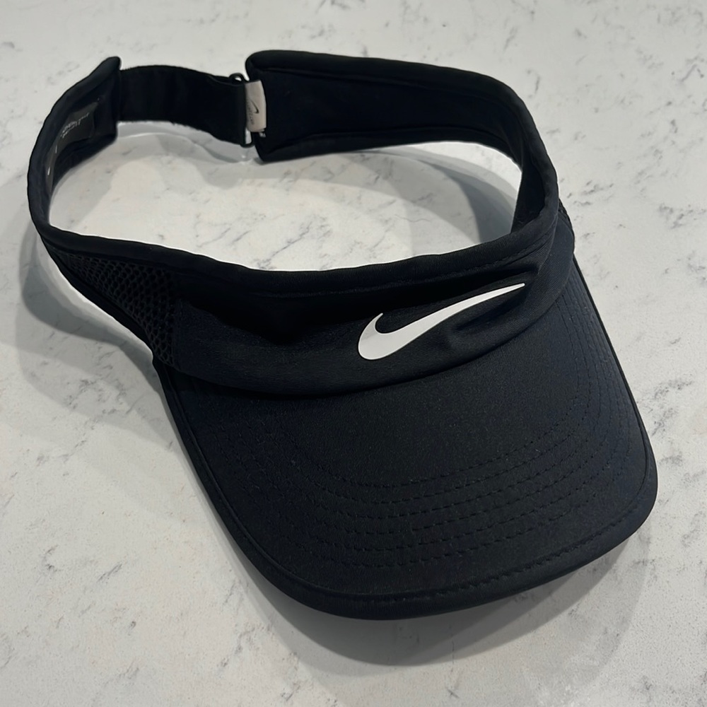 Nike women’s visor hat